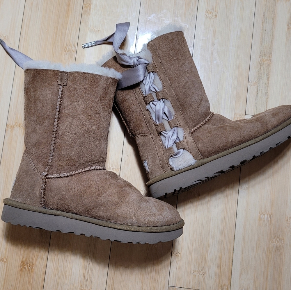 UGG Pala side lace up boots size 6